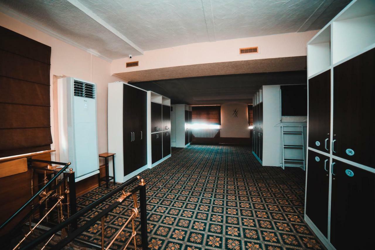 Capsule Hotel Technocave Bișkek Exterior foto