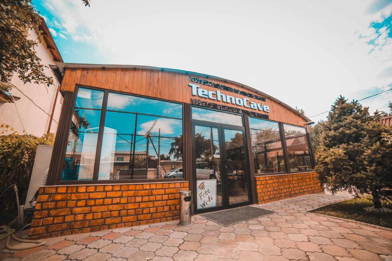 Capsule Hotel Technocave Bișkek Exterior foto